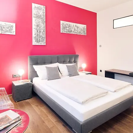 Hotel Art Tucholsky 3*