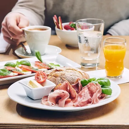 ホテル Art Tucholsky 3*