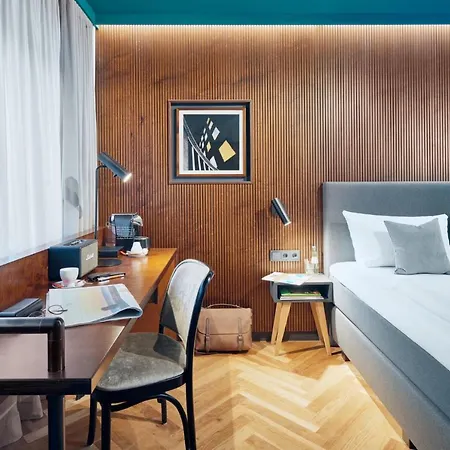 Art Tucholsky ホテル