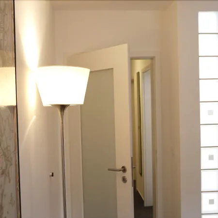 Art Tucholsky فندق 3*