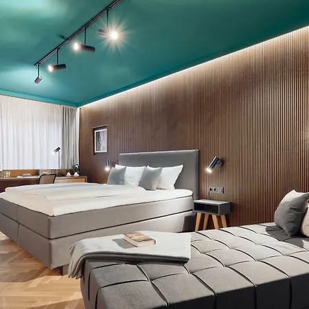 Art Tucholsky ホテル